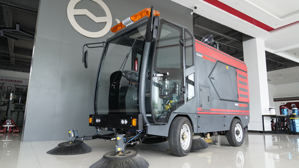  掃地車(chē)廠家駕駛式掃地車(chē)清掃效果怎么樣