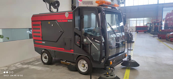 怎樣選擇掃地車(chē)廠家小型掃地車(chē)